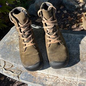 EUC Keen olive suede tie boots EU 39.5 US 9